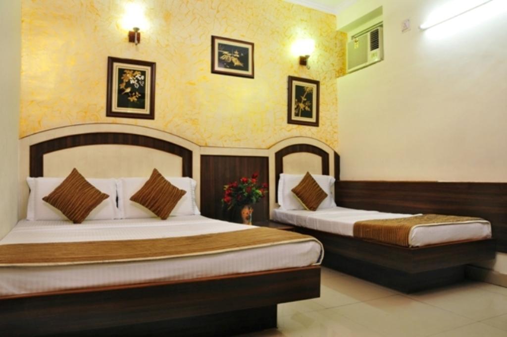 Hotel Star Palace New Delhi Bagian luar foto