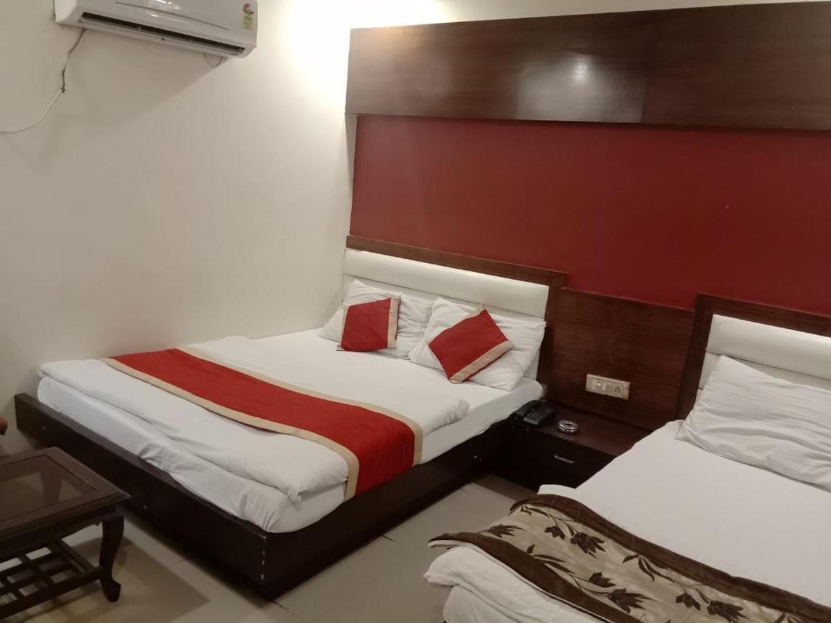 Hotel Star Palace New Delhi Bagian luar foto