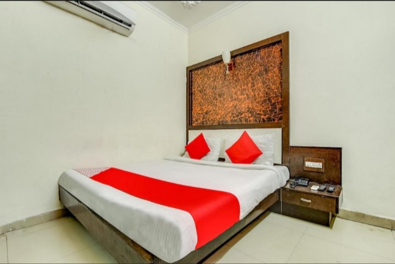 Hotel Star Palace New Delhi Bagian luar foto